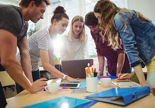 Kapan Bisnis Membutuhkan Aplikasi Web Custom?